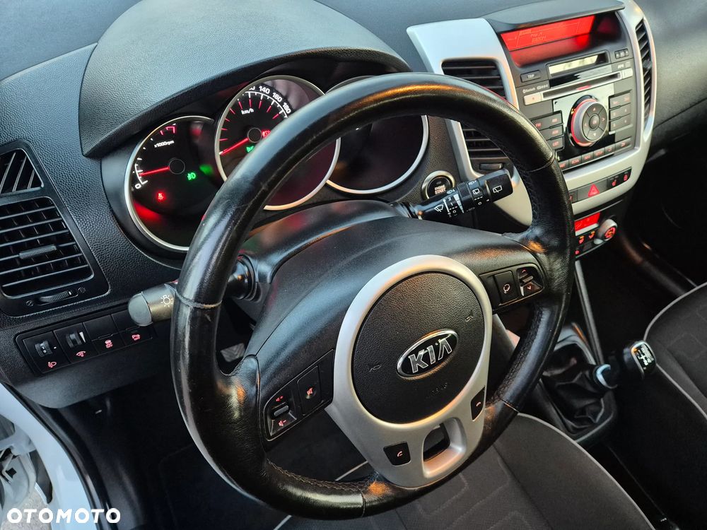 Kia Venga 1.6 CRDi 128 UEFA EURO 2016 - 6