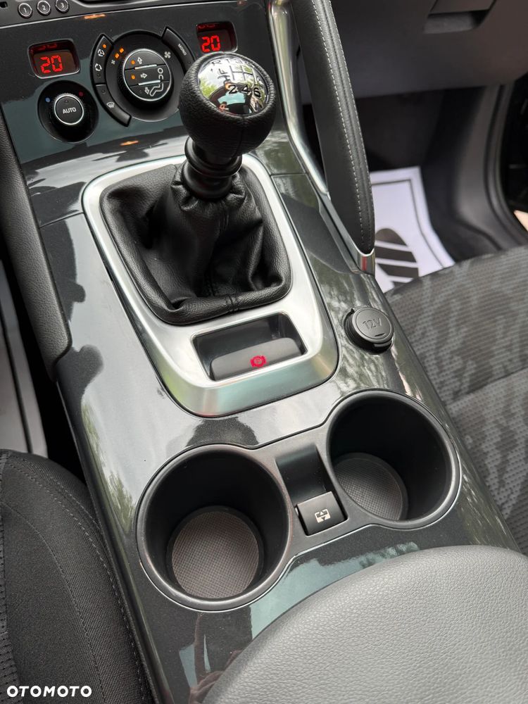 Peugeot 3008 HDi 150 Allure - 11