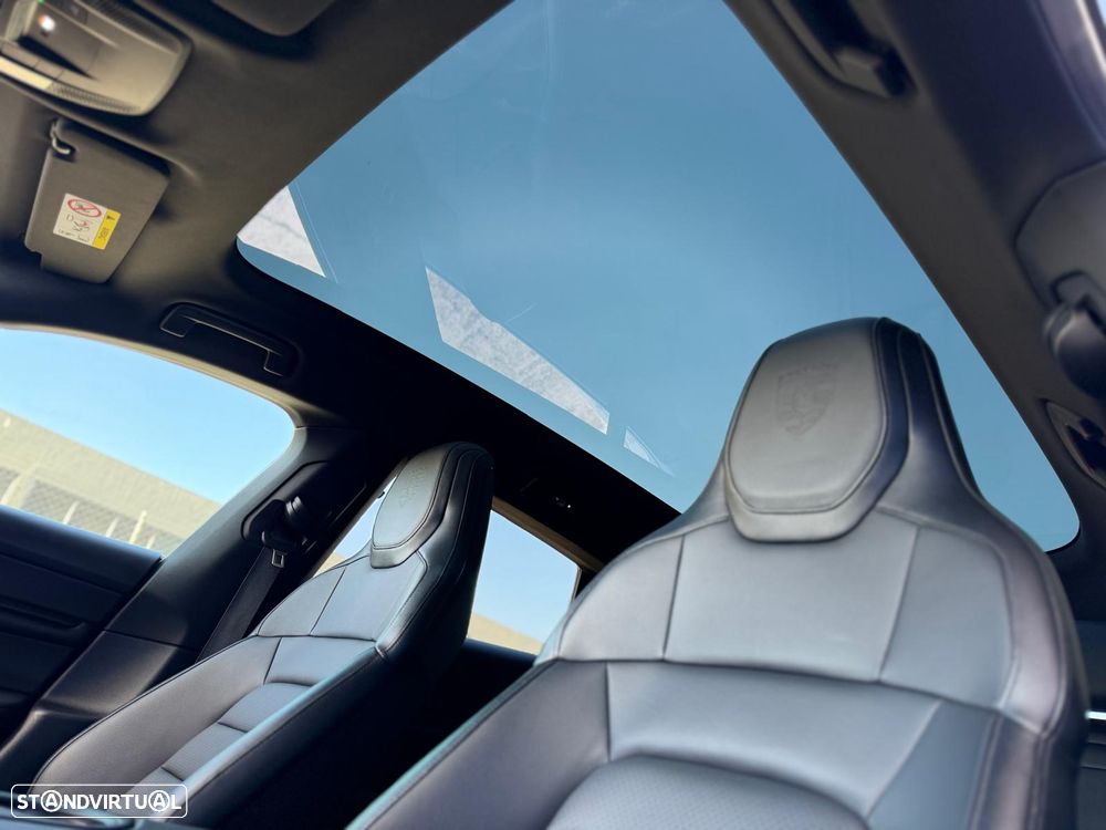 Porsche Taycan Cross Turismo 4S - 27