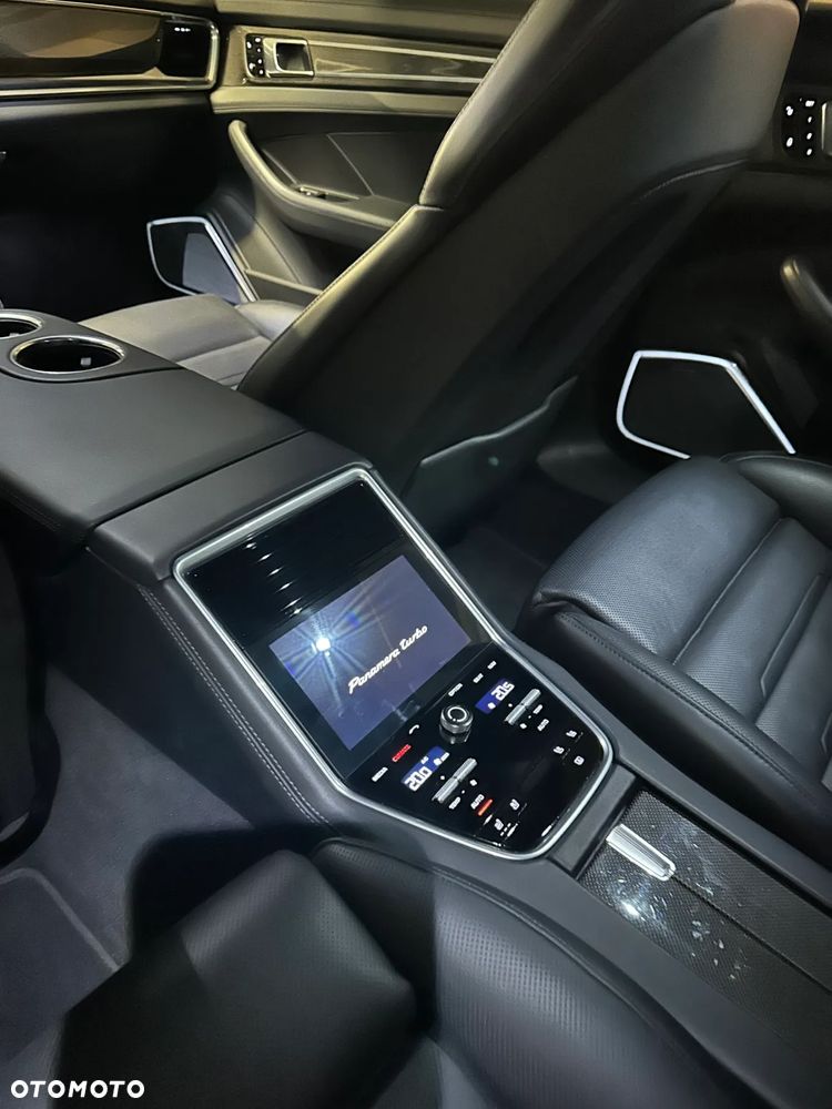 Porsche Panamera Turbo - 12