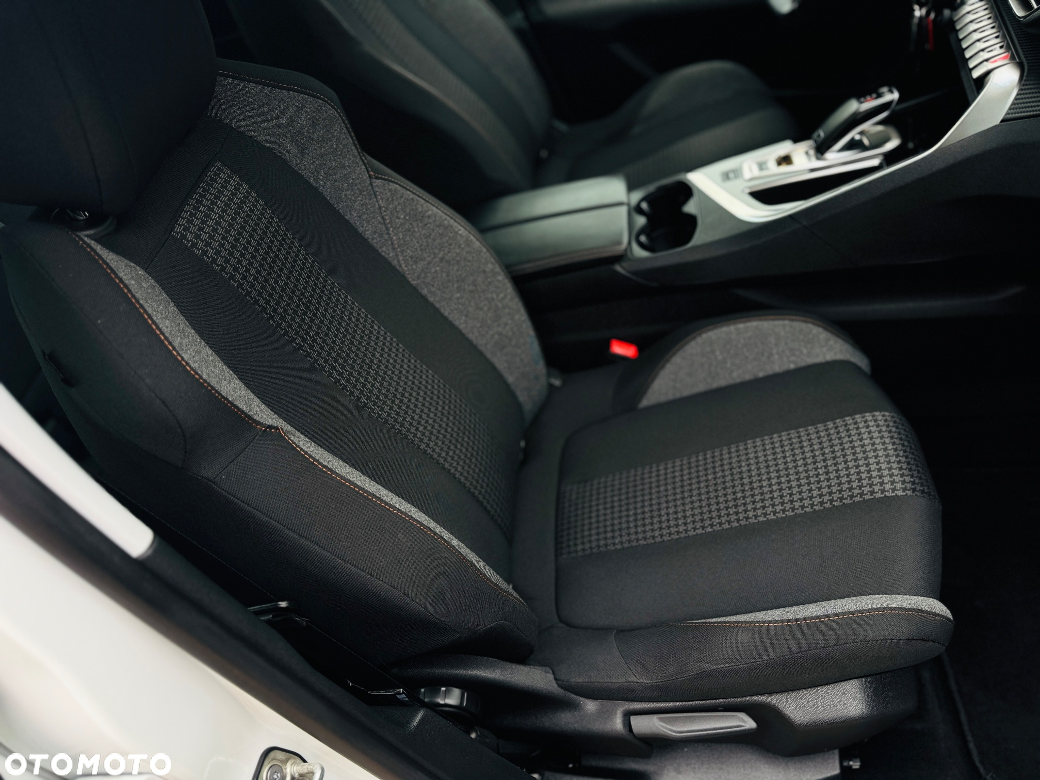 Peugeot 3008 BlueHDi 130 Stop & Start EAT8 Active Business-Paket - 6