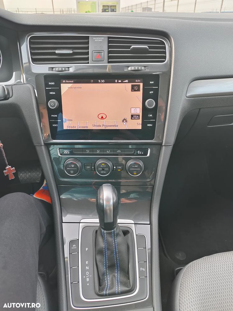 Volkswagen Golf - 10