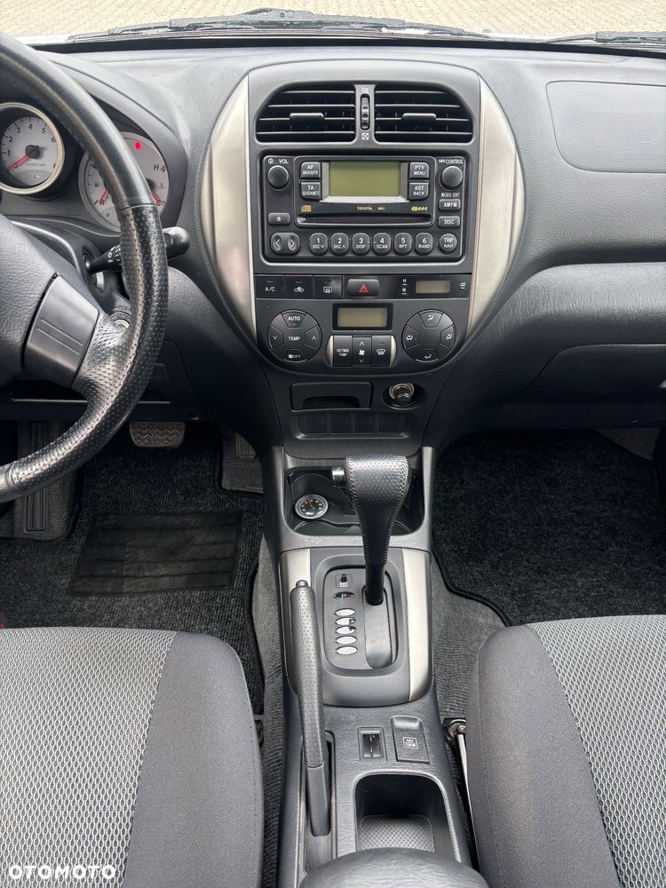 Toyota RAV4 2.0 VVT-i 4x4 - 19
