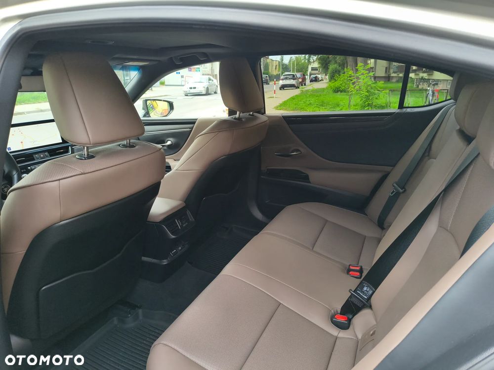 Lexus ES 300h Business Edition - 12