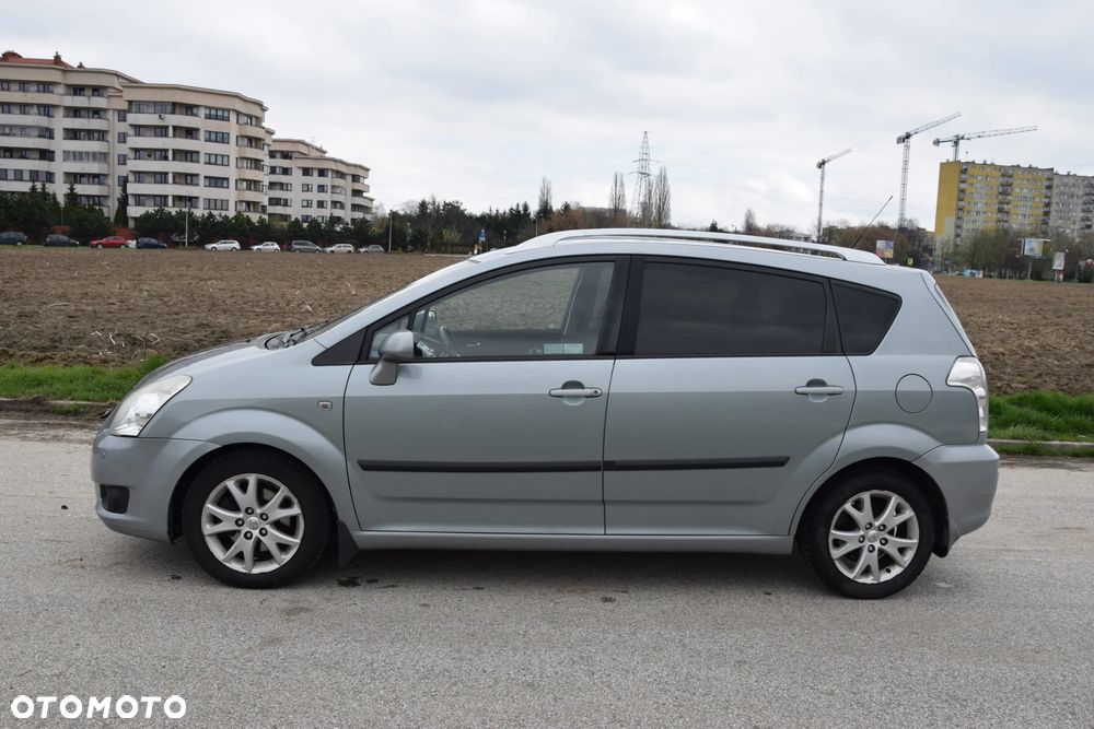 Toyota Corolla Verso 2.2 D-4D Sol + - 6