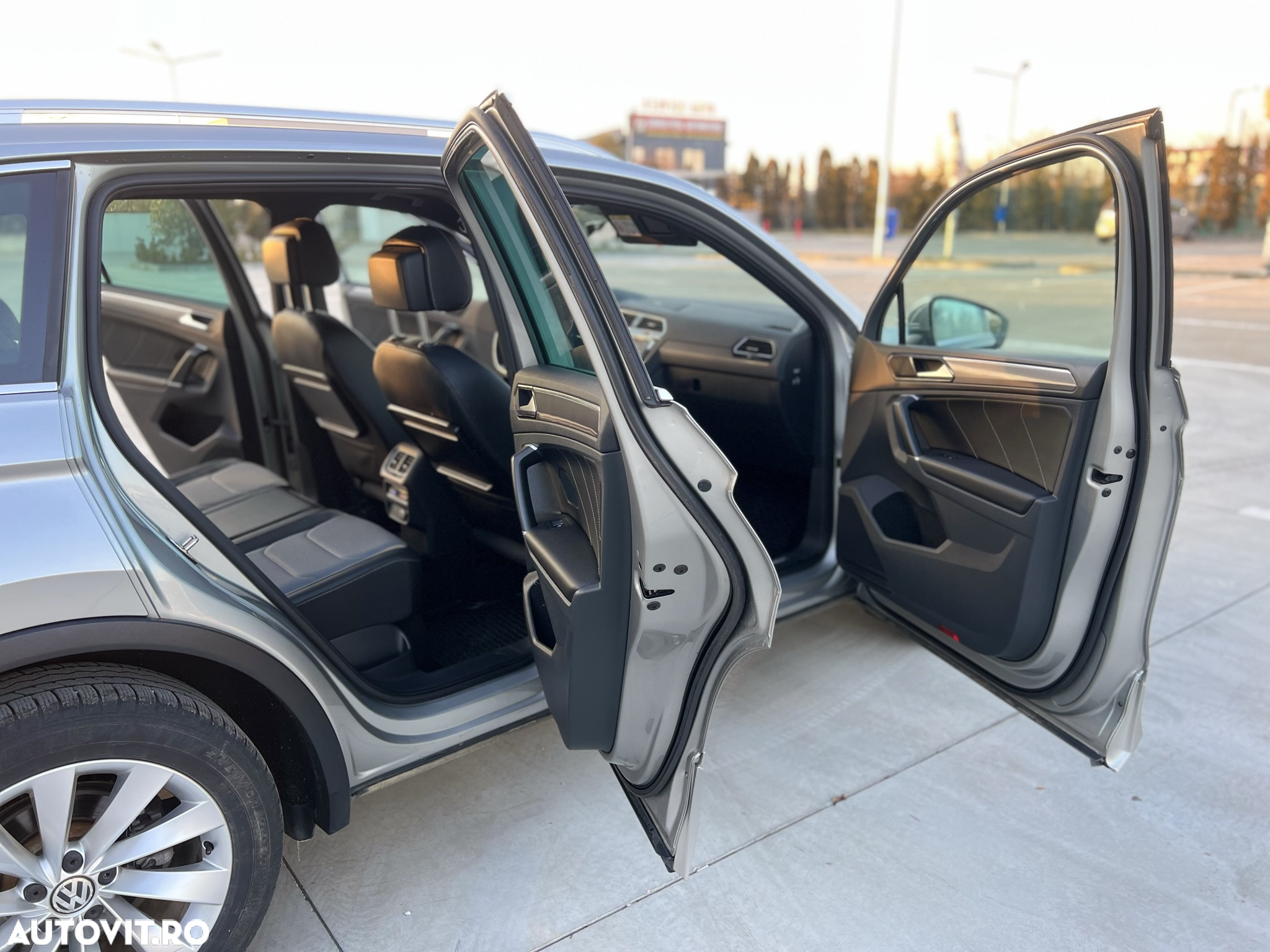 Volkswagen Tiguan - 11