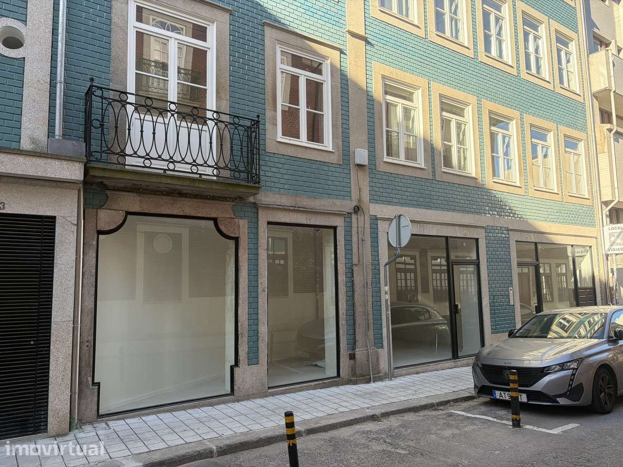 Loja em Edifício Histórico Renovado no Centro do Porto - Grande imagem: 4/11