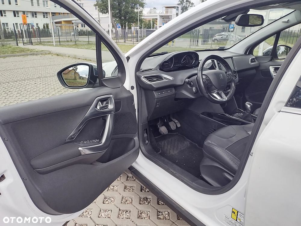 Peugeot 2008 1.2 Pure Tech Allure S&S - 10
