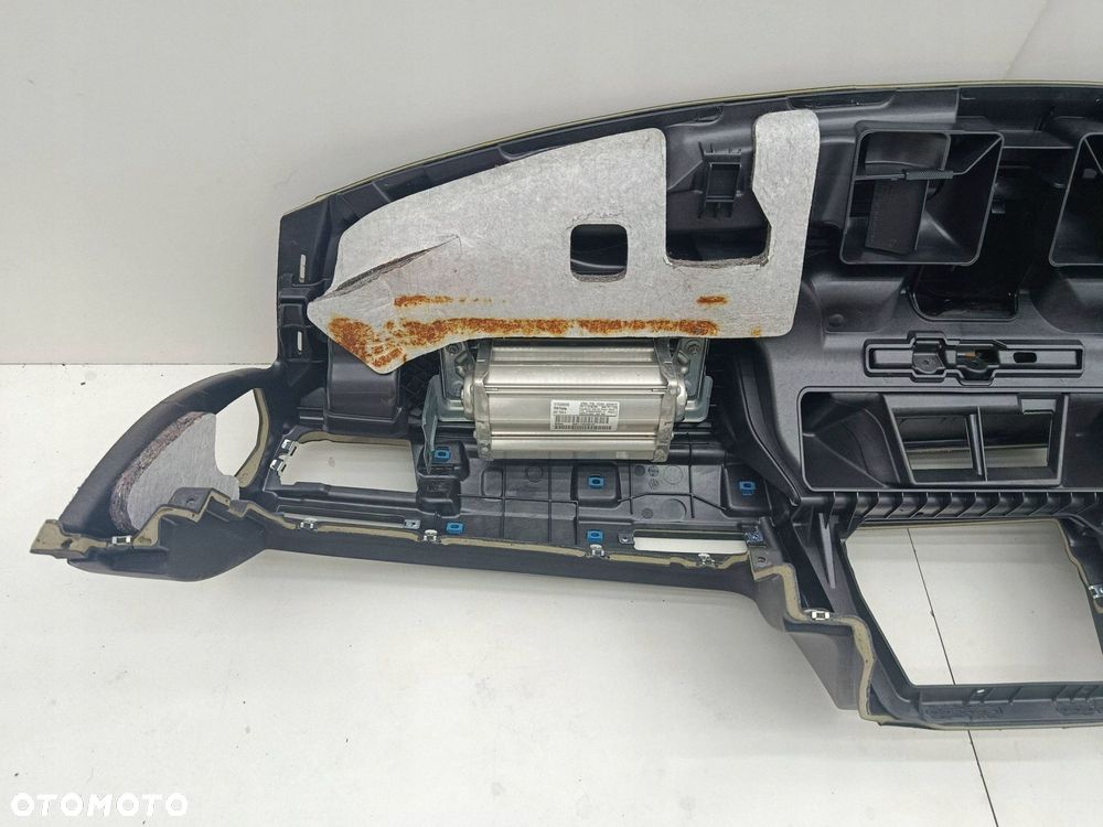 BMW E90 E91 DESKA KONSOLA NAVI KUBKI EUROPA - 8