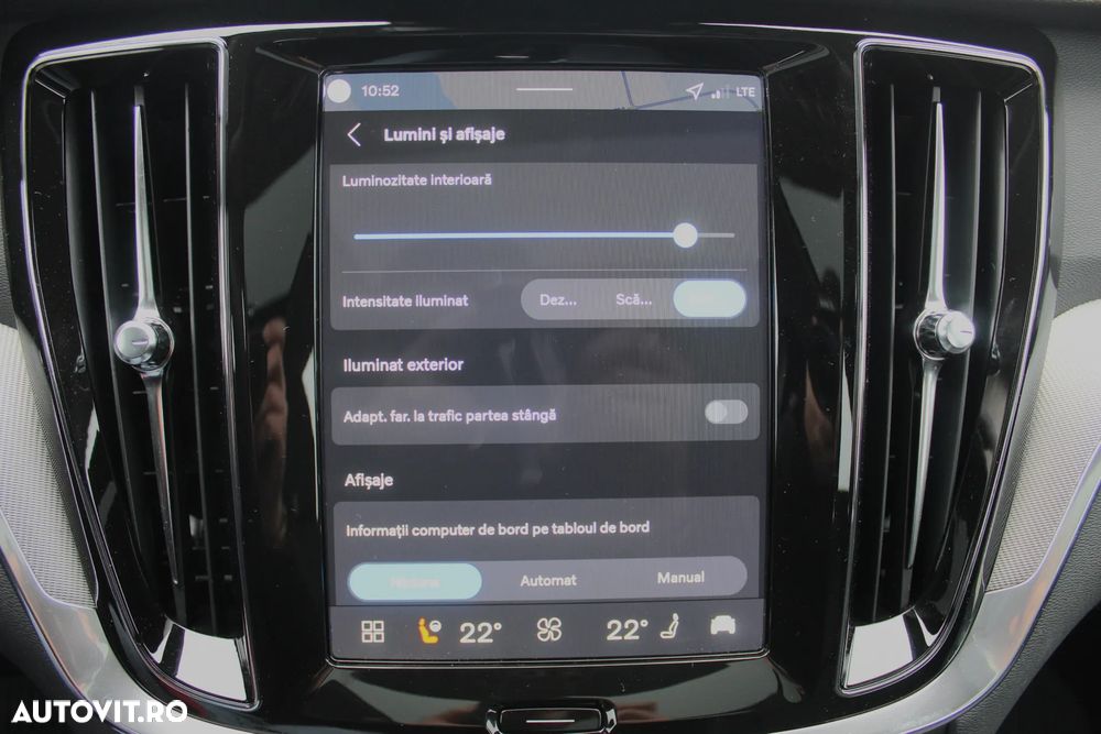 Volvo V60 B4 B DKG Plus Dark - 24