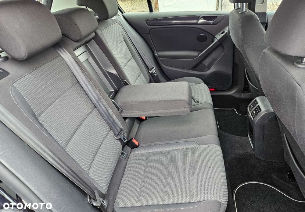 Volkswagen Golf - 24