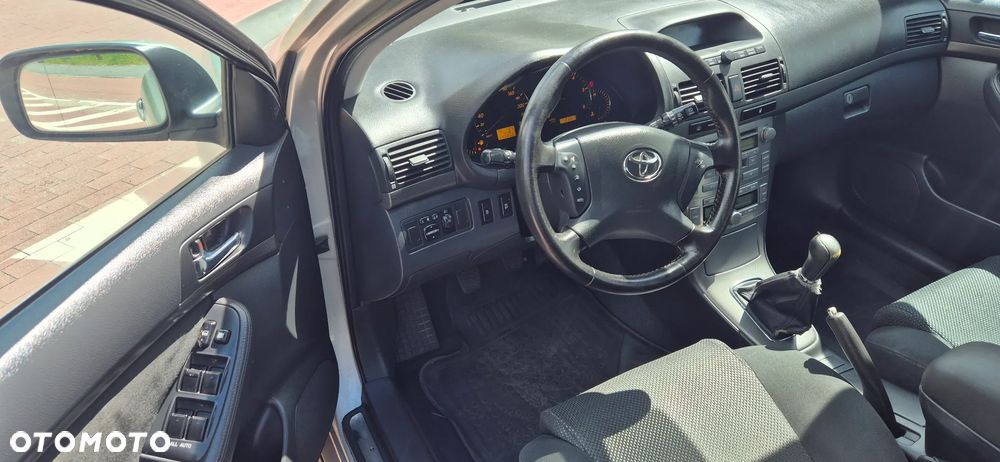 Toyota Avensis 2.0 D-4D High - 6