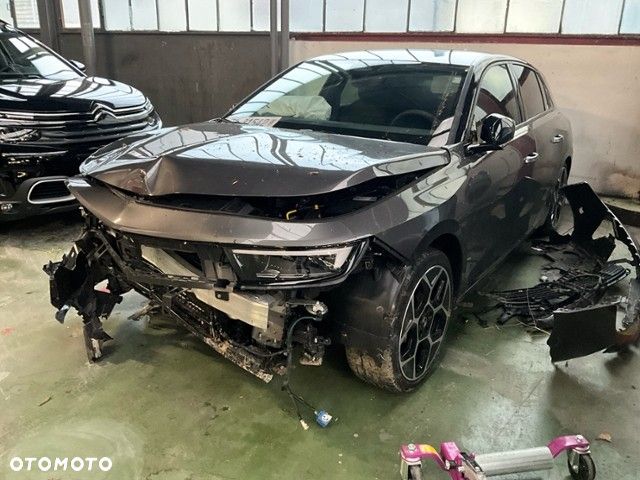 Opel Astra 1.6 T Plug-in Hybrid Edition - 2