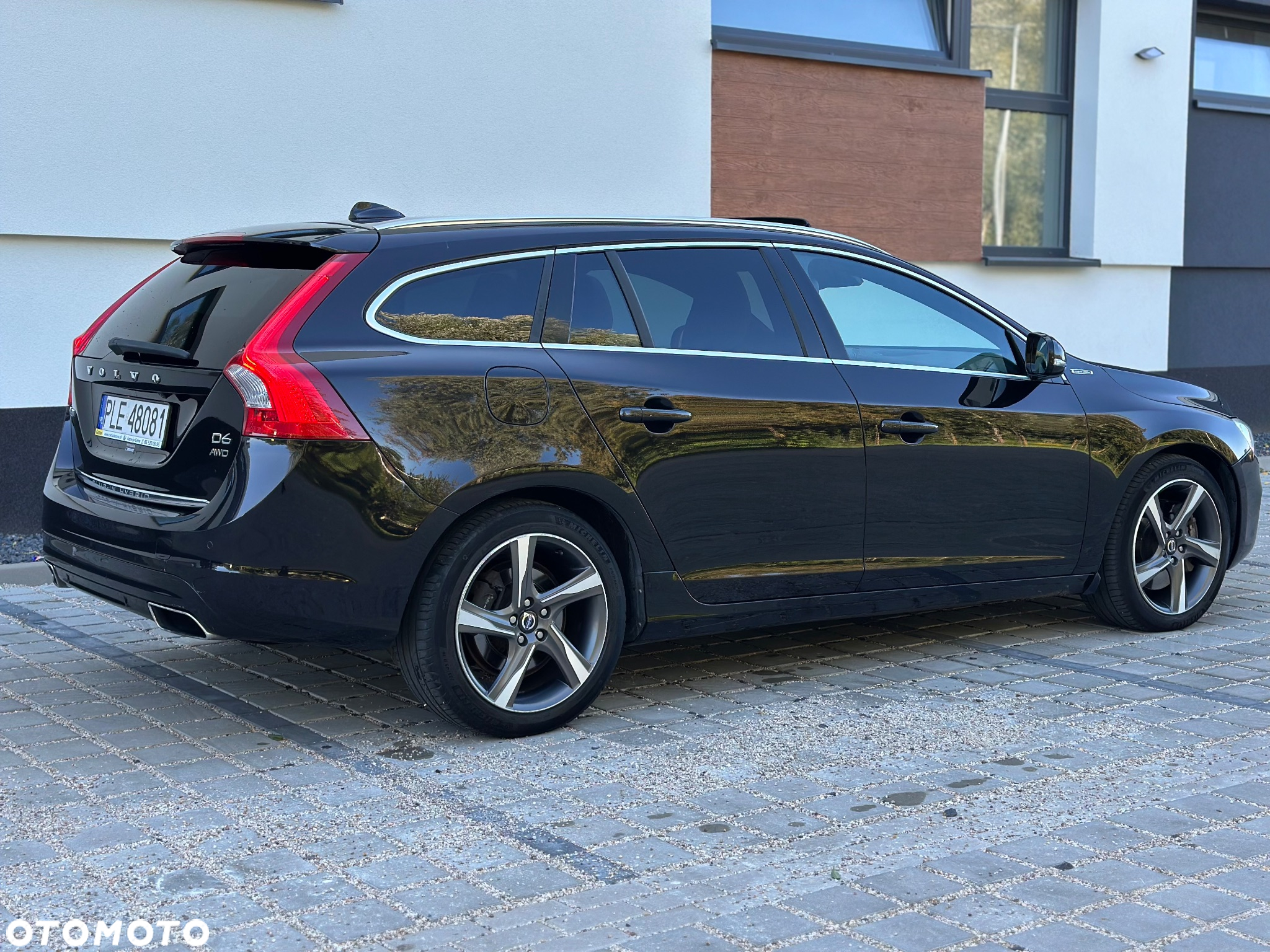 Volvo V60 D6 AWD Plug-in Hybrid Momentum - 6