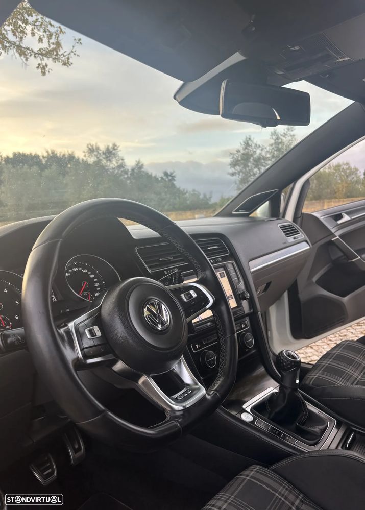 VW Golf 2.0 TDi GTD - 11