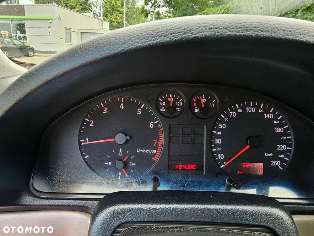 Audi A4 Limousine 1.8 - 17
