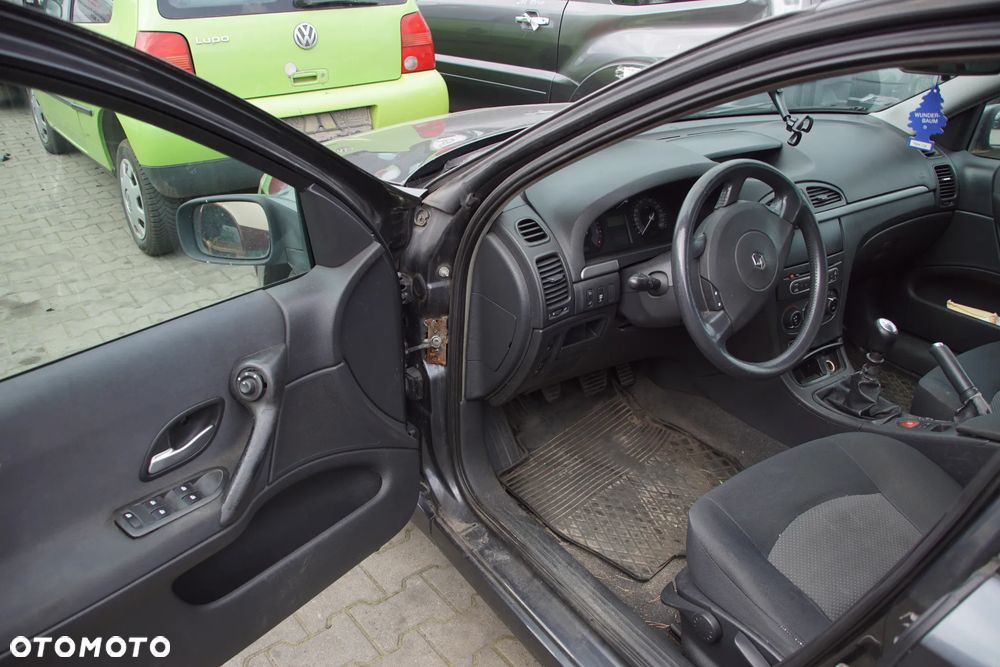 Auto na części - Renault Laguna II Lift 1.9 DCI 110 KM F9Q674 PK6068 TEB66 2005R Silnik Skrzynia Drzwi Maska Błotnik Zderzak Klapa Lampa Lusterko Klamka Szyba Deska Kokpit Sterownik Moduł Czujnik Licznik Wyświetlacz Panel Kierownica - 10