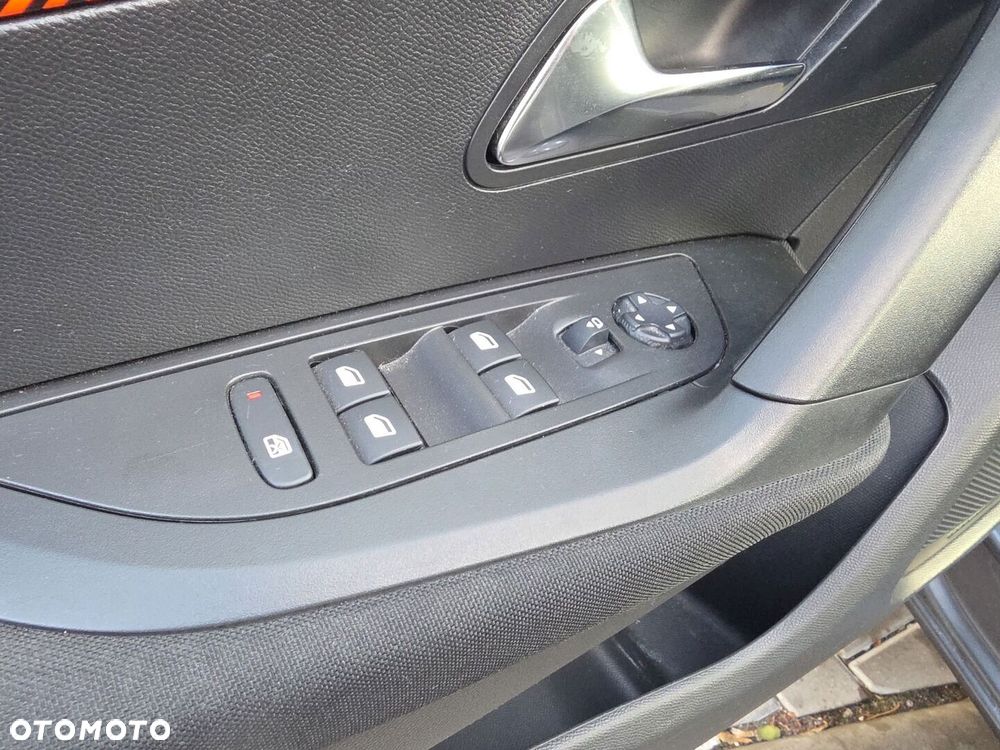 Peugeot 2008 1.2 PureTech GT Line S&S EAT8 - 30