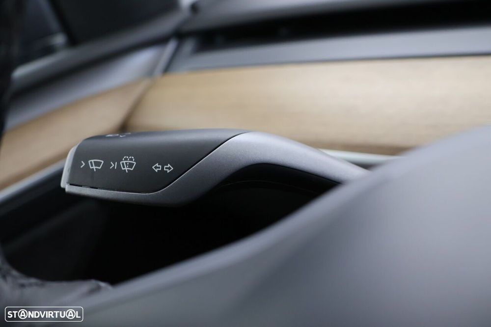 Tesla Model Y Long Range Dual Motor AWD - 14