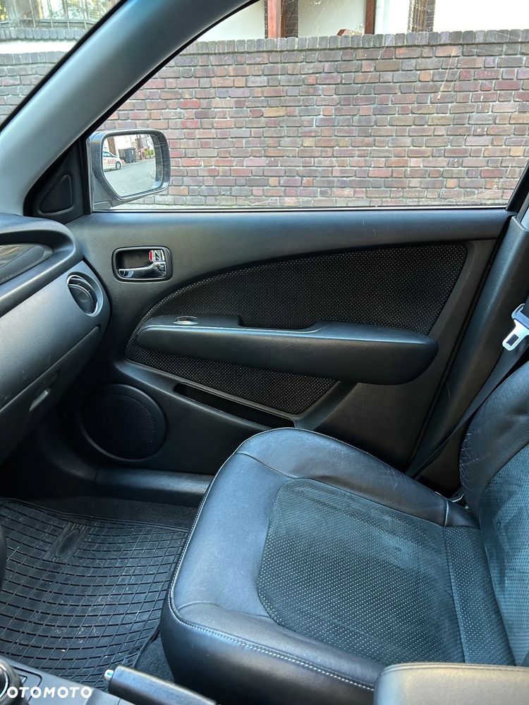 Mitsubishi Outlander - 1