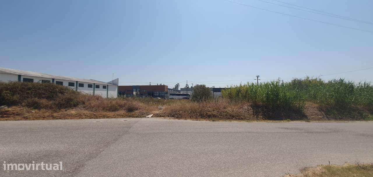 Terreno industrial com 2.000 m² no Entroncamento - Grande imagem: 4/5
