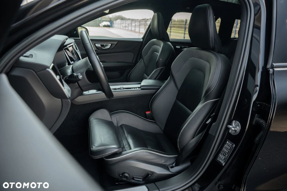 Volvo V60 B4 B DKG Ultimate Dark - 23