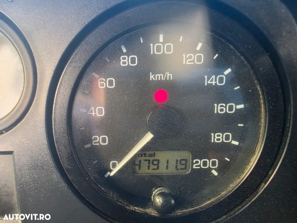 Land Rover Defender 110 S/W - 13