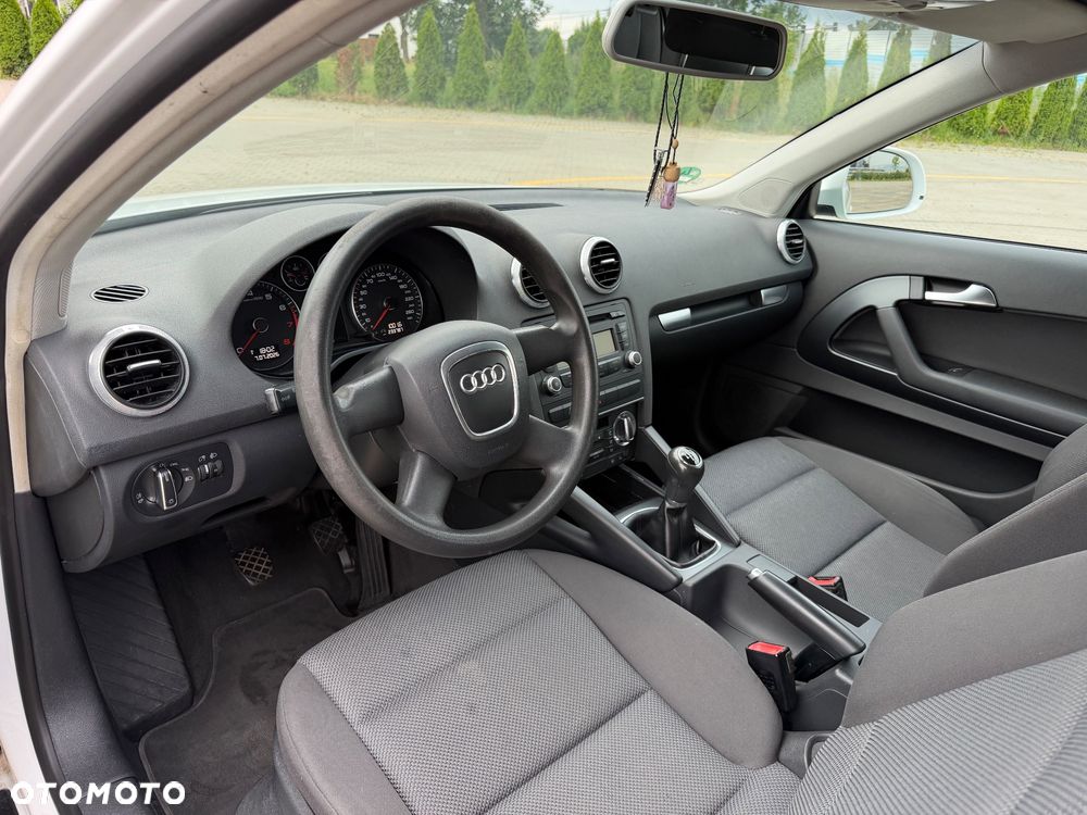 Audi A3 3-drzwiowe 1.6 Attraction - 8