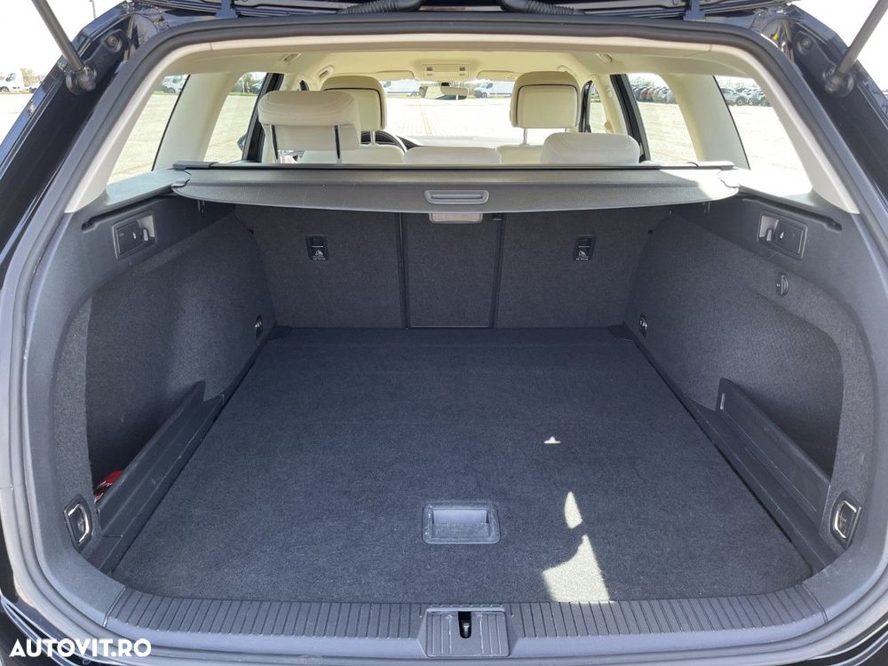 Volkswagen Passat 2.0 TDI DSG Comfortline - 19