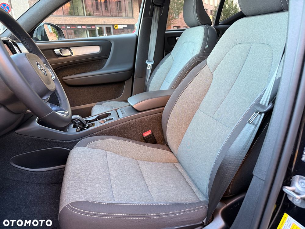 Volvo XC 40 B5 B AWD Momentum Pro - 21