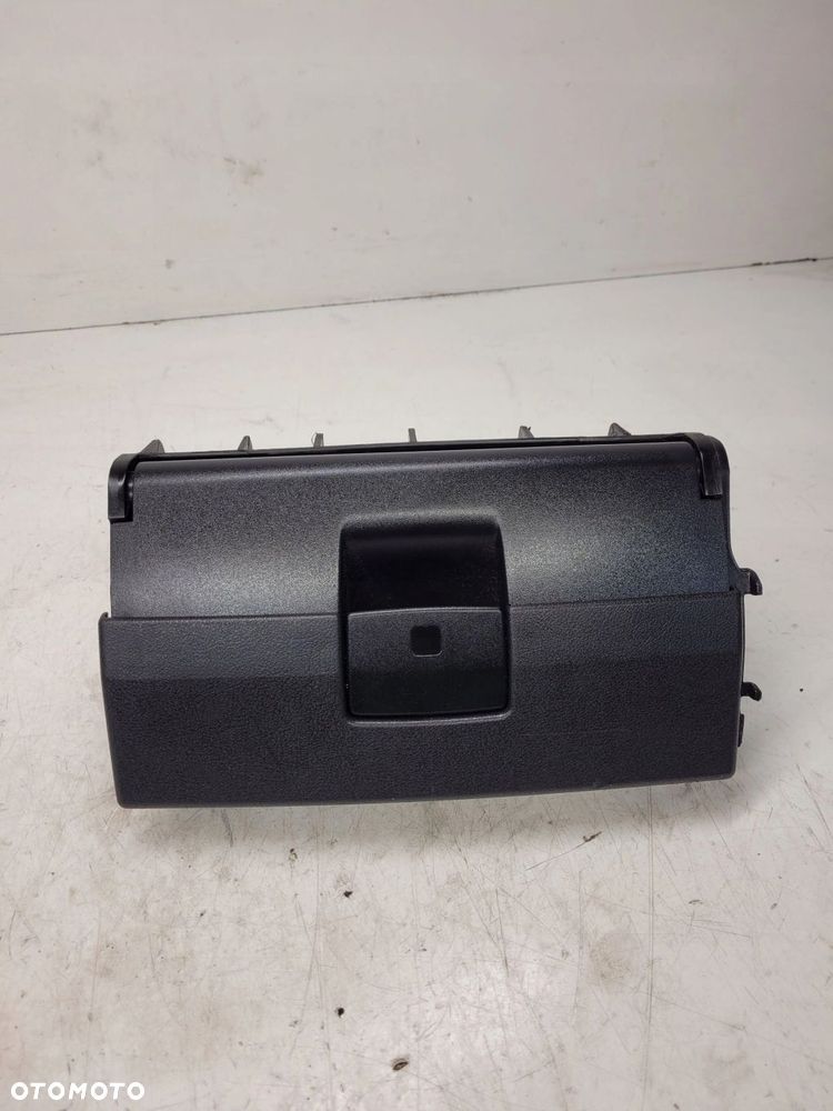 SCHOWEK FOTELA PRAWY AUDI A3 8P LIFT 8P0881578 - 1
