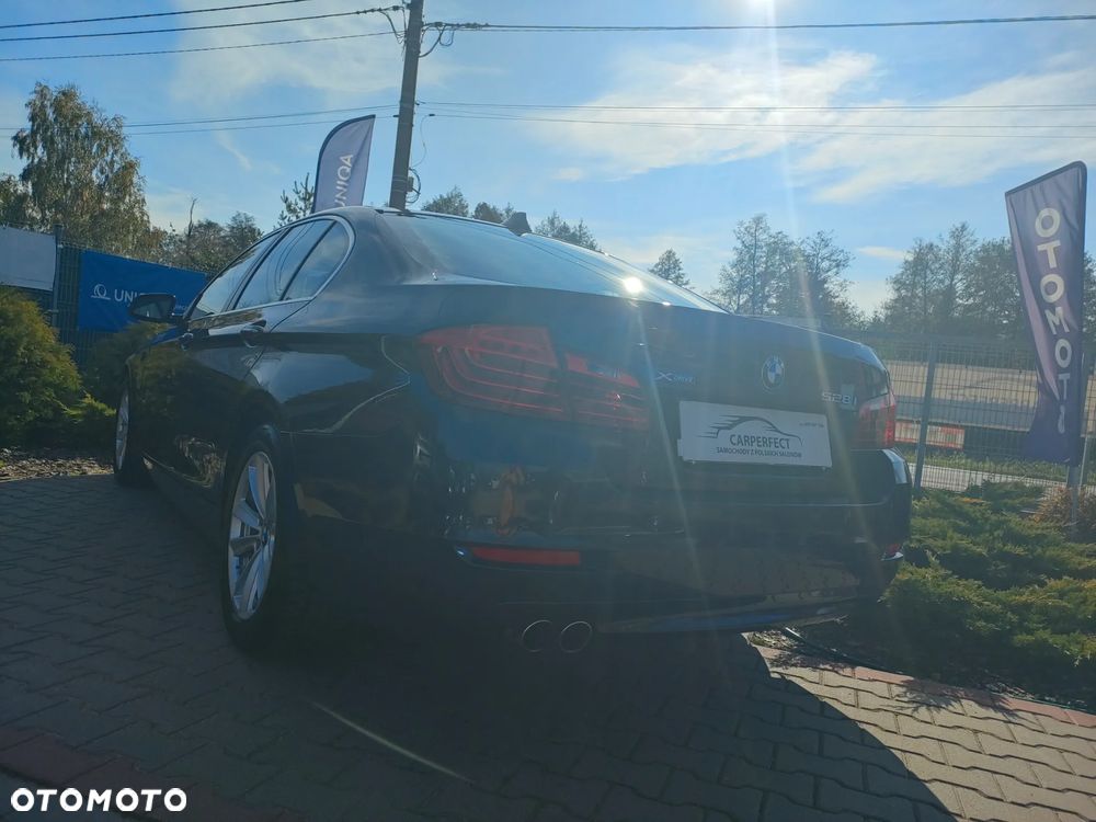 BMW Seria 5 528i Luxury Line - 12