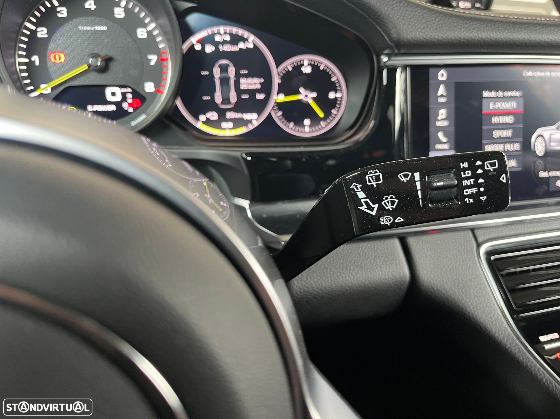 Porsche Panamera Sport Turismo 4 E-Hybrid 10 Years Edition - 28
