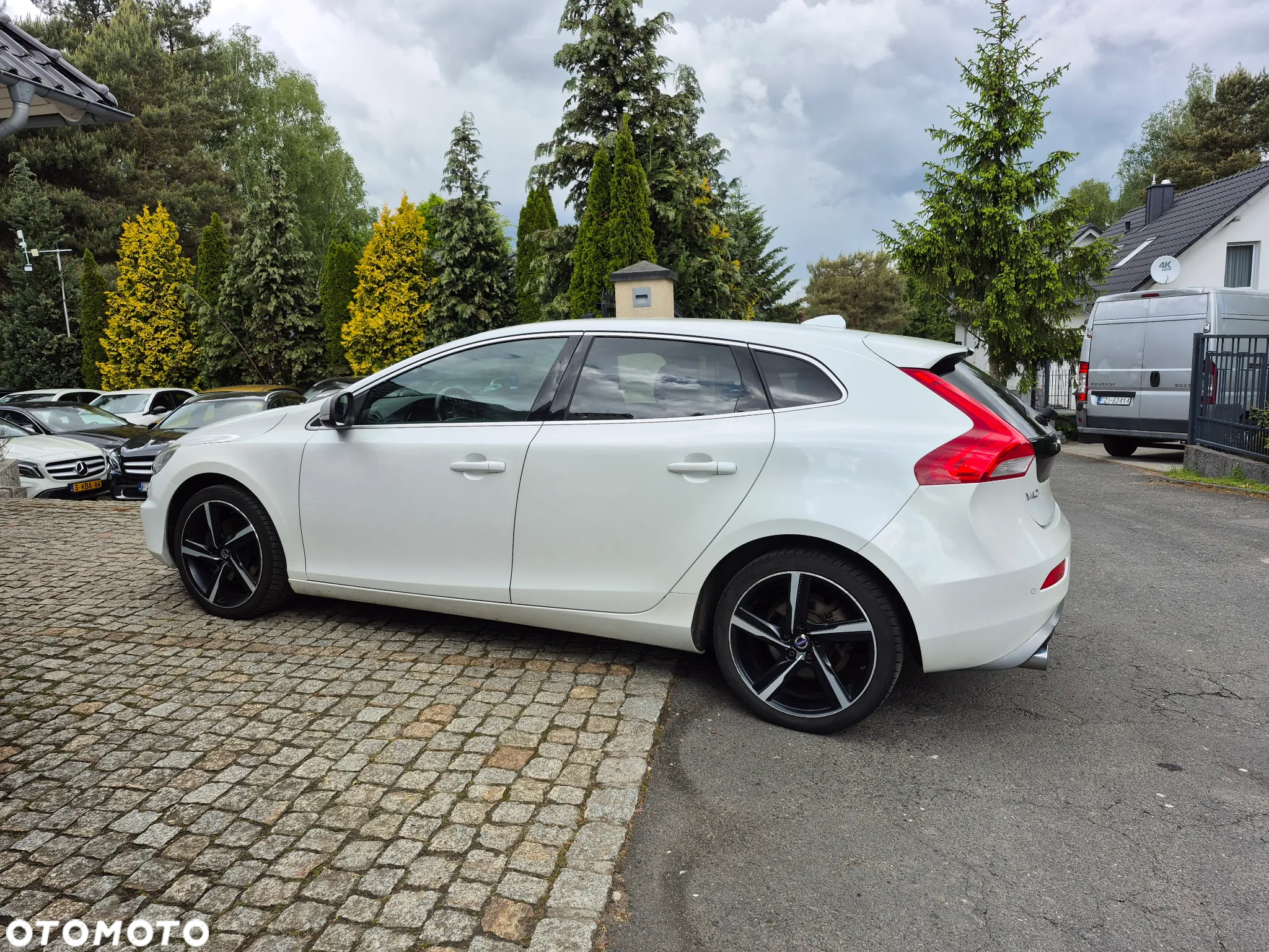 Volvo V40 D2 Drive-E R-Design Momentum - 9
