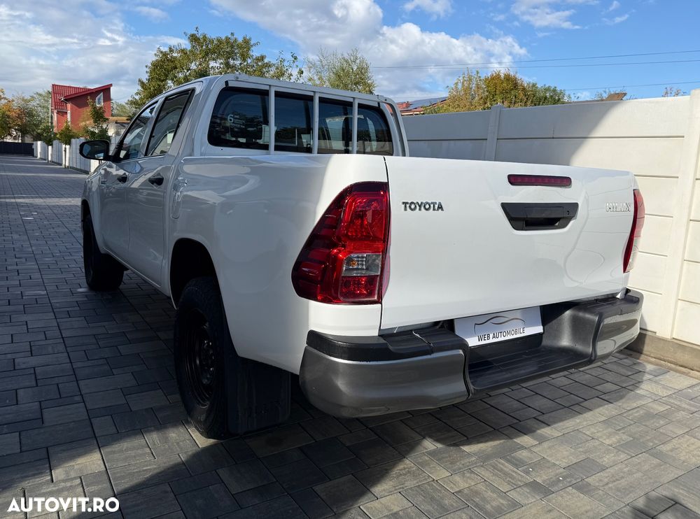 Toyota Hilux 2.4D 150CP 4x4 Double Cab 6MT Style - 9