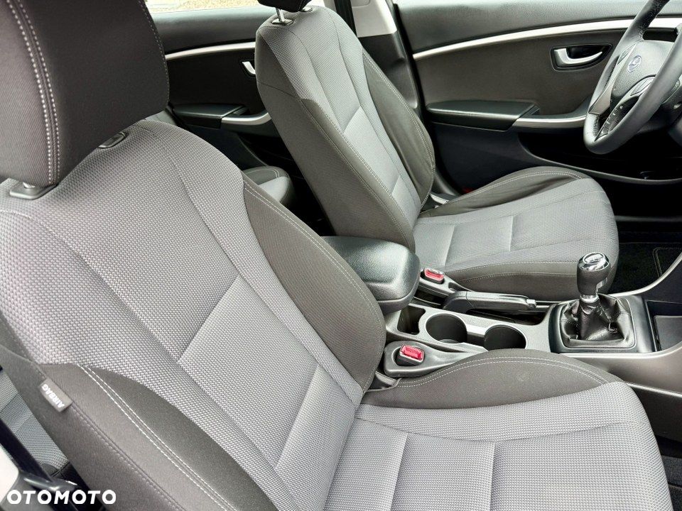 Hyundai i30 blue Kombi 1.6 GDi Passion - 31