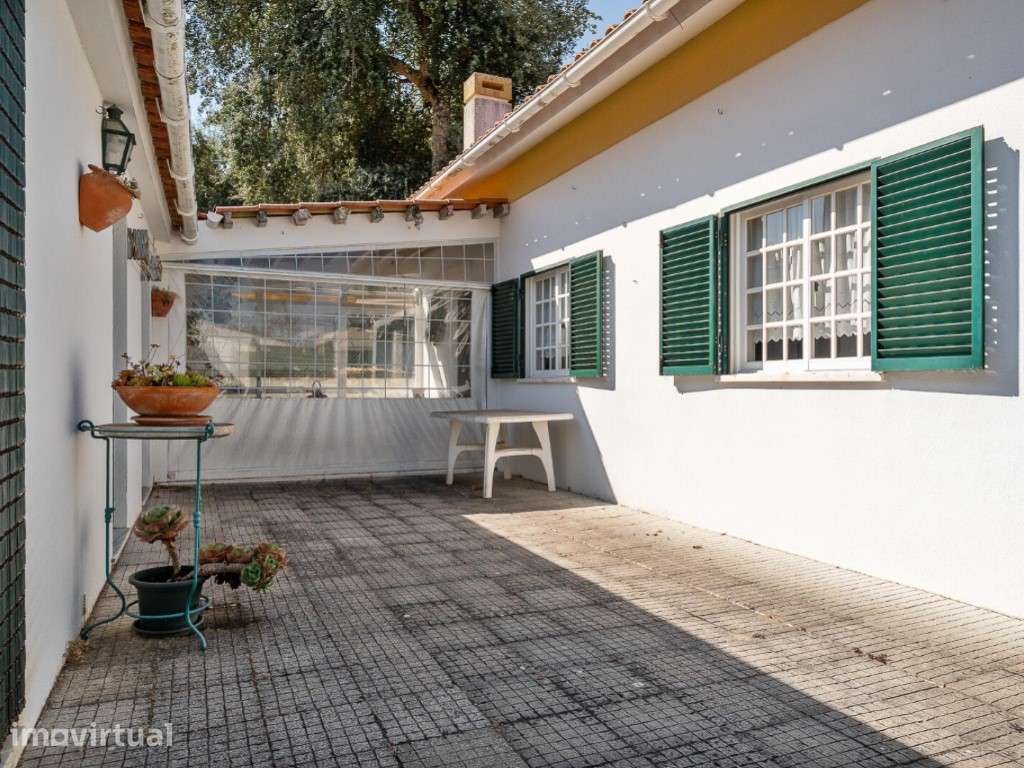 SESIMBRA - ALTO DAS VINHAS - MORADIA ISOLADA, SÓTÃO, ANEXO, PISCINA... - Grande imagem: 2/25