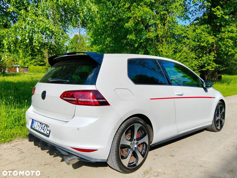 Volkswagen Golf - 11