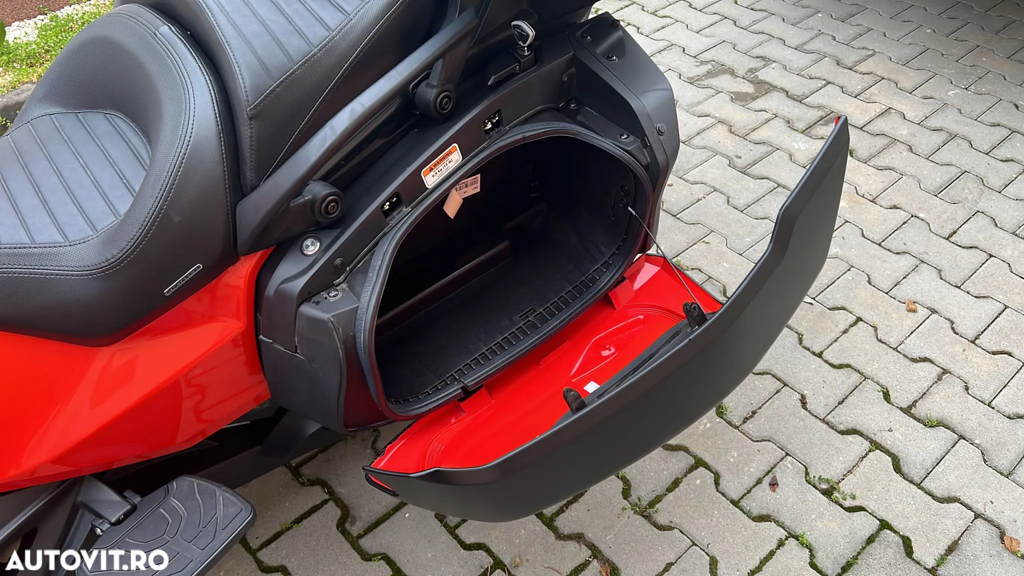 Can-Am Spyder - 24