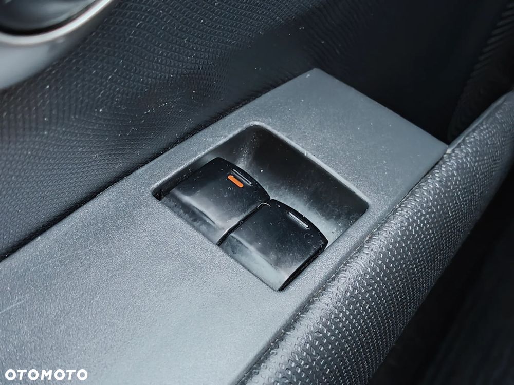 Mitsubishi Colt 1.1 Invite Edition Gold - 22