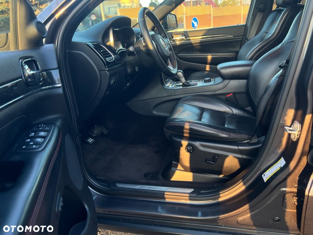 Jeep Grand Cherokee - 26