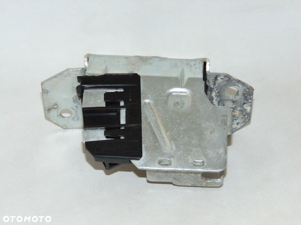 Zamek tylny klapy bagażnika Mercedes W414 Vaneo 01-05r - 6