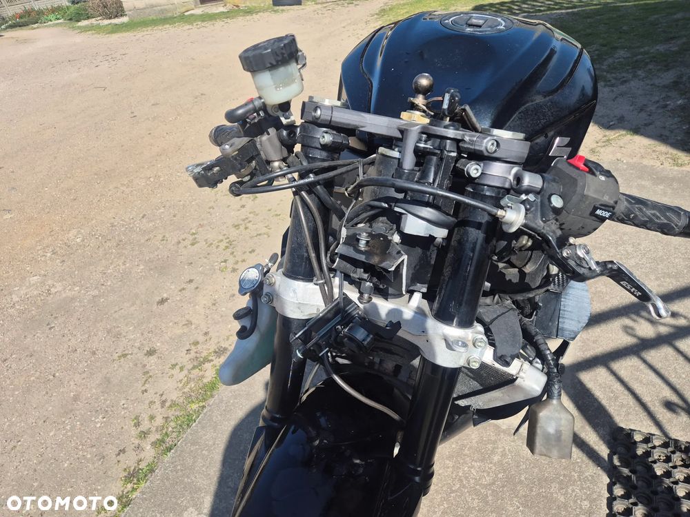 Suzuki GSX-R - 6