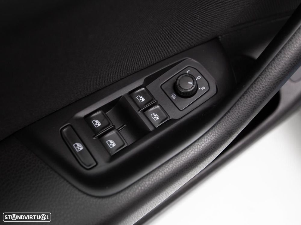 VW Passat Variant 2.0 TDi Business - 13