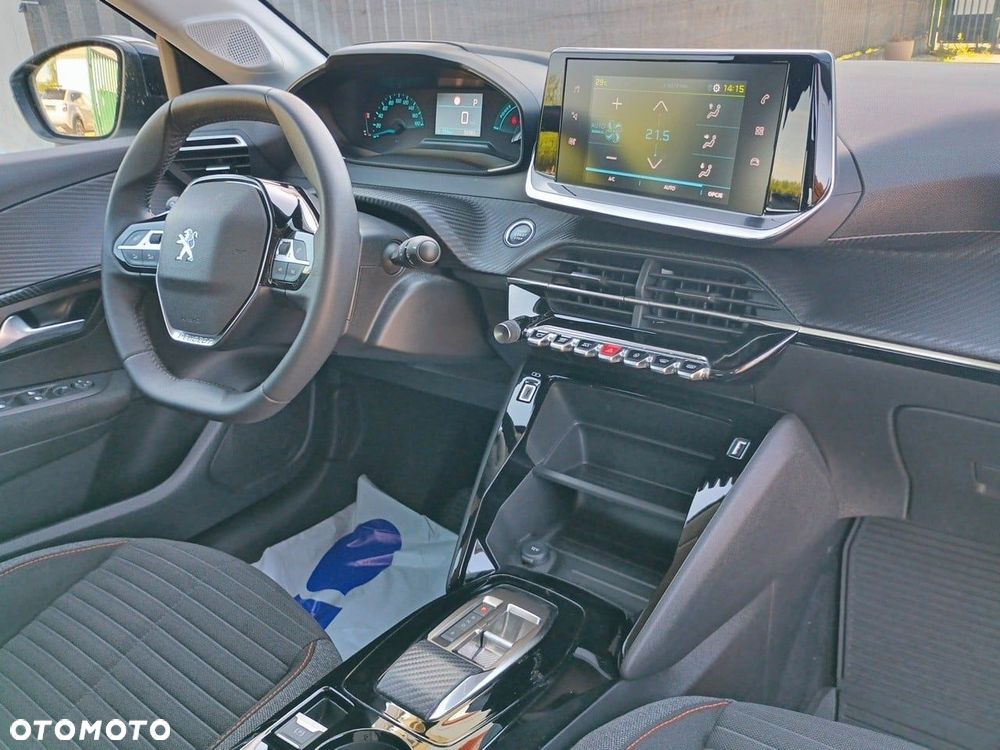 Peugeot 208 - 18