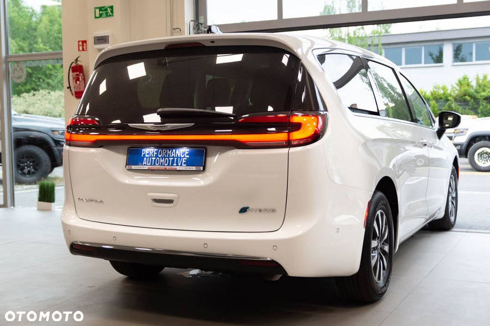 Chrysler Pacifica - 8