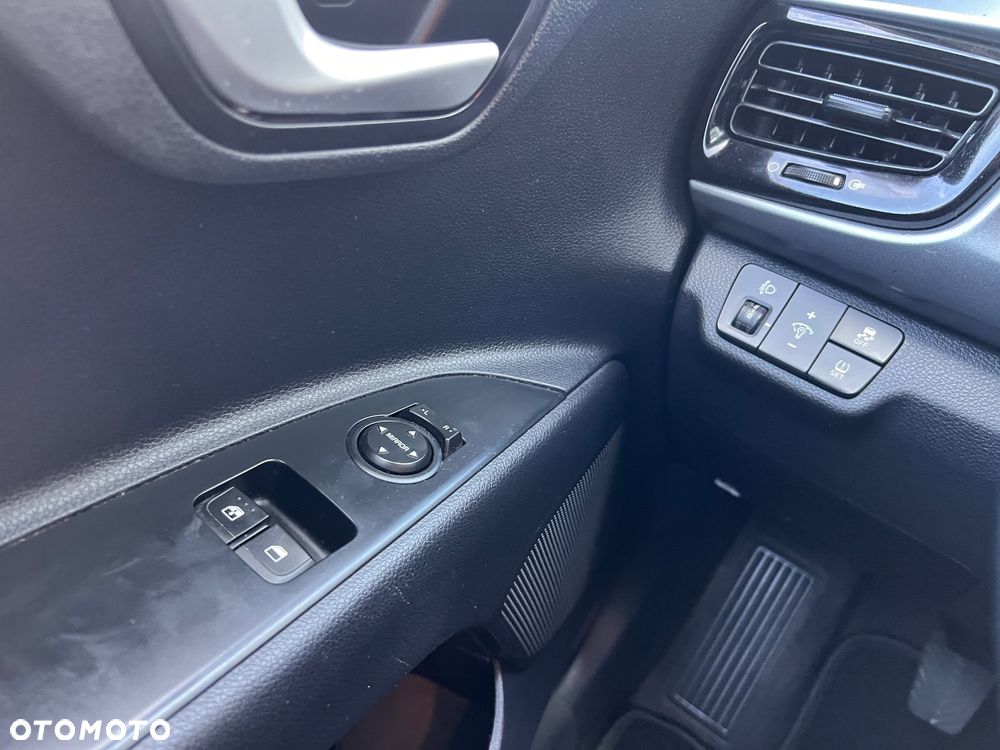 Kia Rio - 12