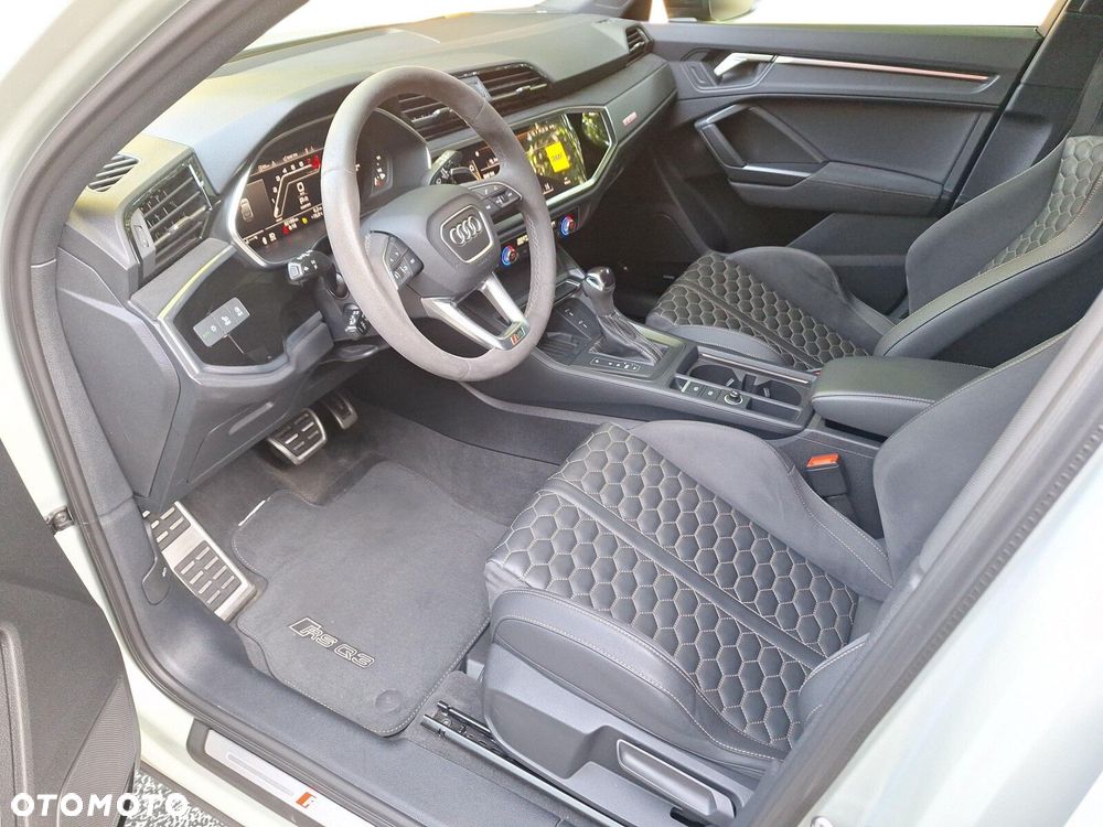 Audi Q3 RS S tronic - 12