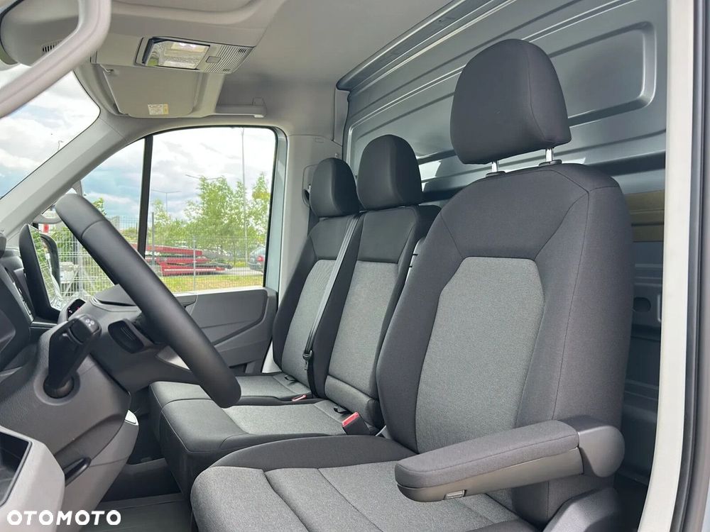 Volkswagen Crafter KONTENER+WINDA/AUTOMAT/35 Podwozie z pojedynczą kabiną 2,0 l 163 KM manual r. o.: 4490 mm - 15