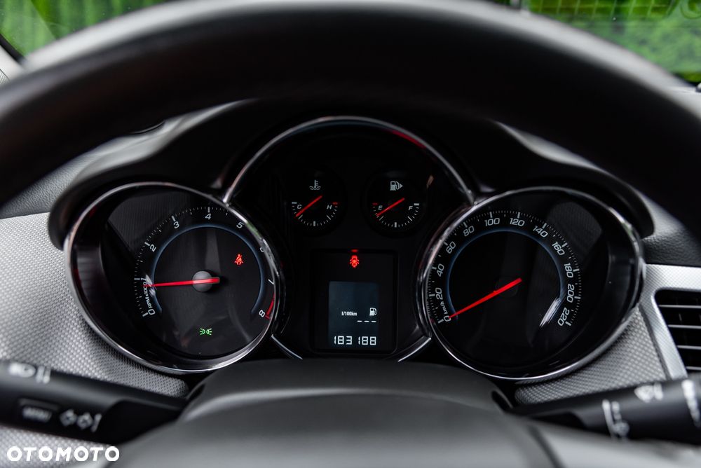 Chevrolet Cruze 1.8 LS - 28